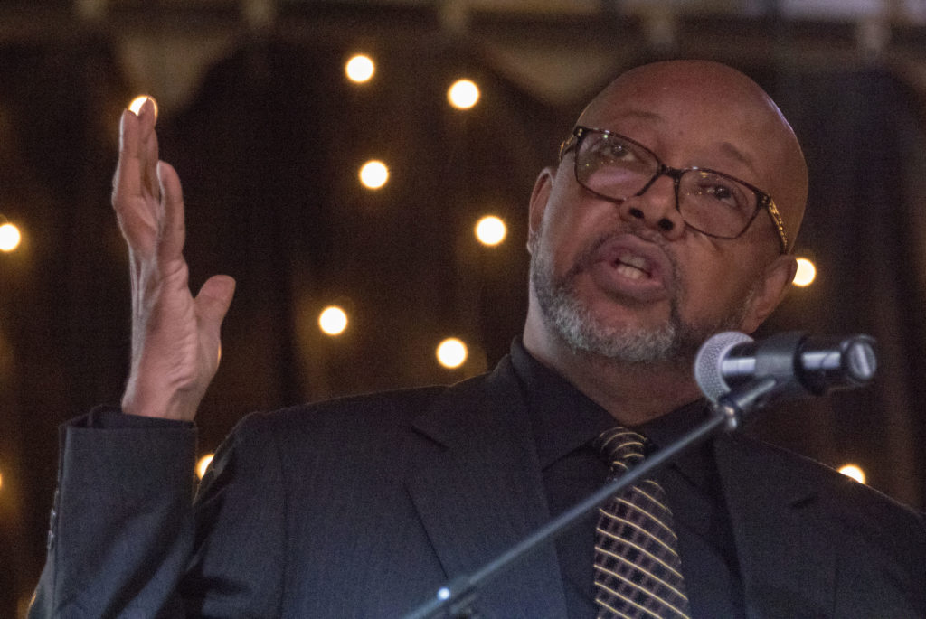 Columnist Leonard Pitts tells Lawrence crowd it’s time for white
